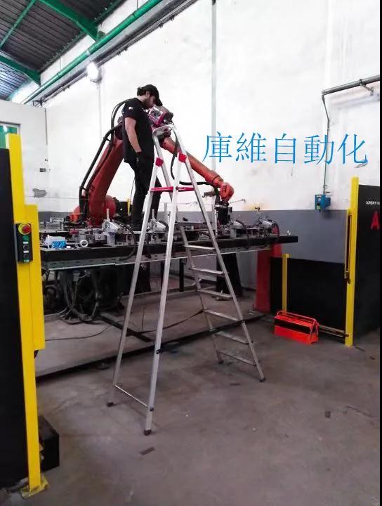 鋁導桿自動(dòng)焊接機器人工作